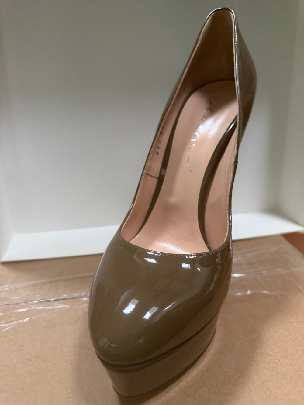 Casadei 100% calf leather Olive Green Patent Platform Pump SOLDOUT $1250 - Picture 3 of 15